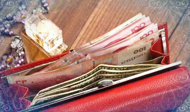 Красный цвет притягивает деньги в бумажник (фото)
