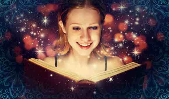 Девушка читает магическую книгу